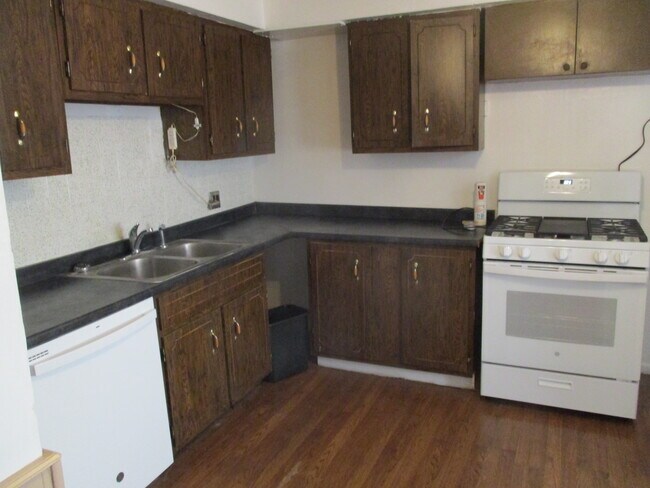 Photo - 484 Teece Ave