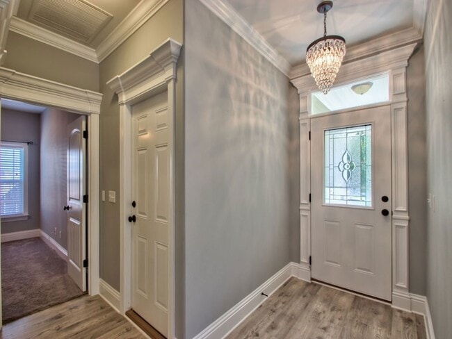 Photo - 114 Carousel Cir