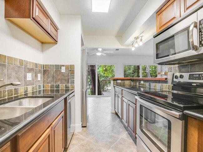 Photo - 2903 Edgewater Dr