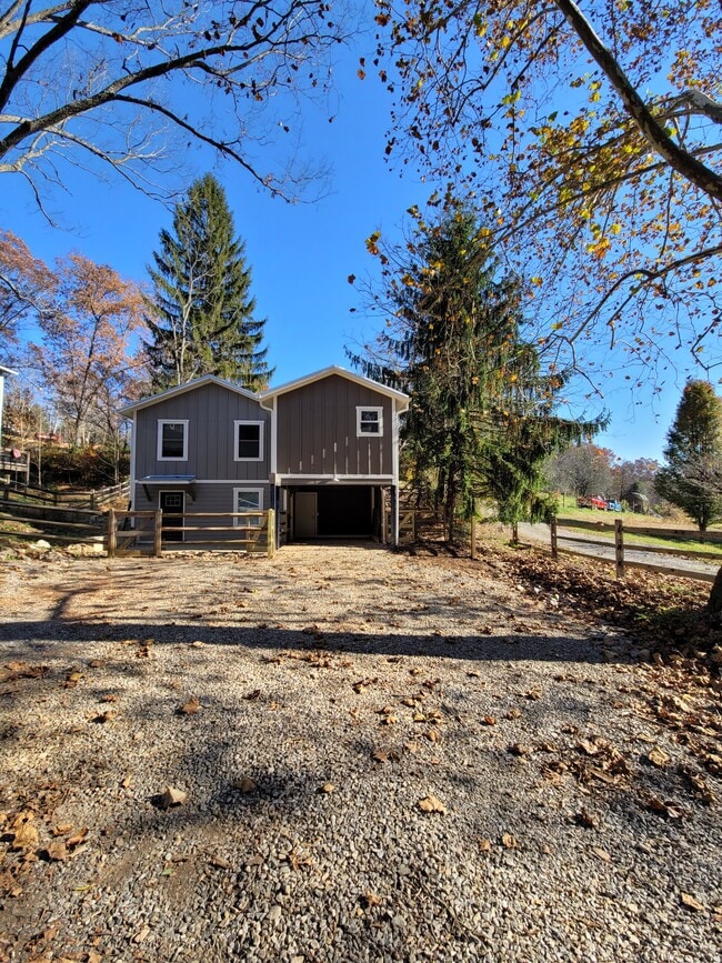 Building Photo - 156 Jonestown Rd