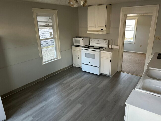 Photo - 491 Allyn St