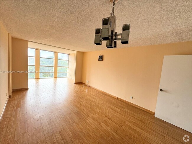 Building Photo - 2101 Atlantic Shores Blvd Unit 506 Rental