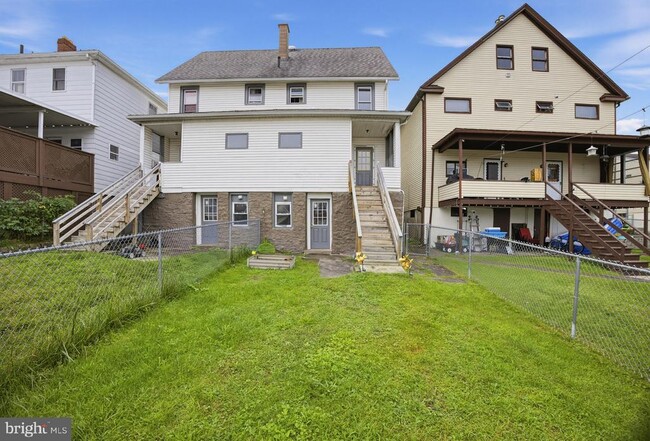 1124 W Locust St