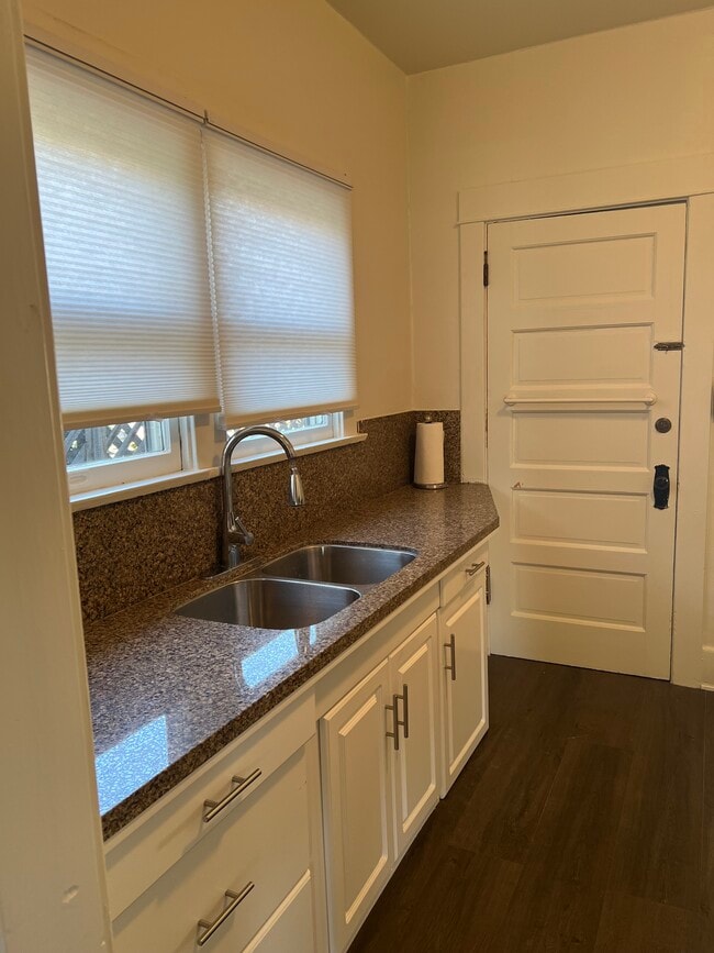 Photo - 640 W 16th St Unidad 640