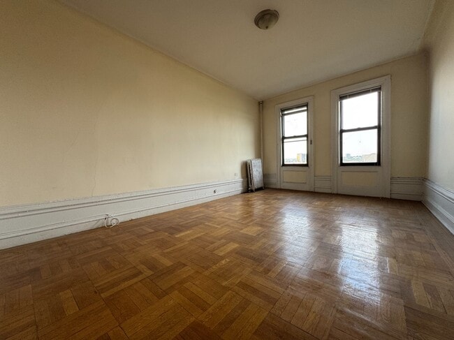 Building Photo - 884 Riverside Dr Rental