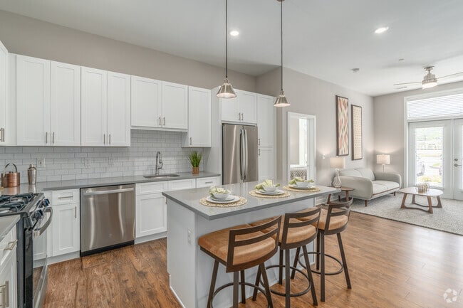 2BR, 2BA - 1100SF Entrance