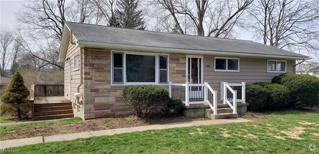 Building Photo - 1104 Munroe Falls Kent Rd Rental