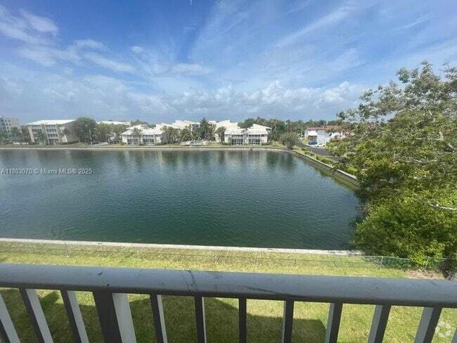 Building Photo - 8260 SW 210th St Unit 320 Rental