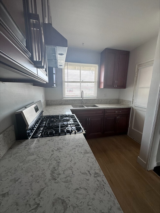 2104 Delaware Ave