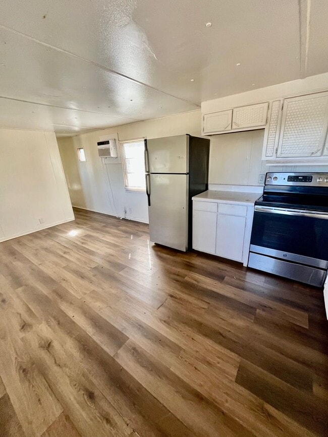 Photo - Dade City 2BR/1BA Mobile Home! Gorgeous Floors!