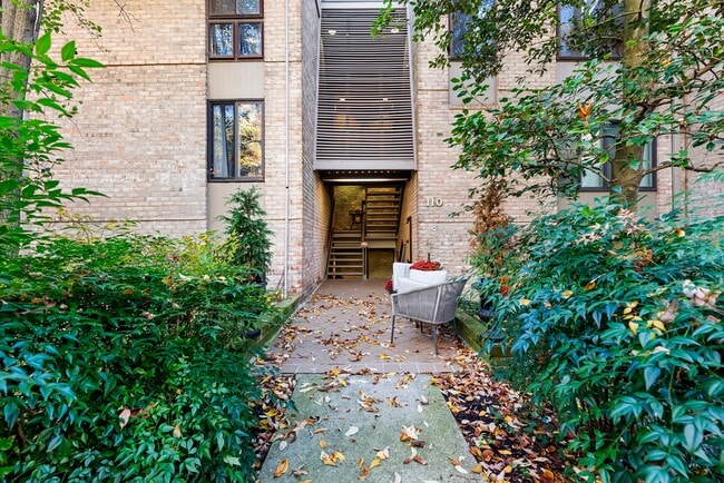 Building Photo - 110 Cross Keys Rd