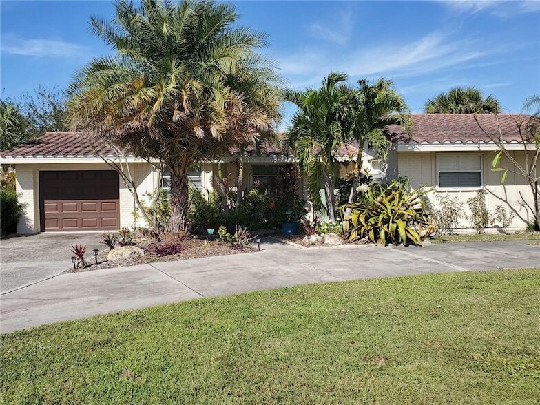 Photo - 2745 Cardwell Way