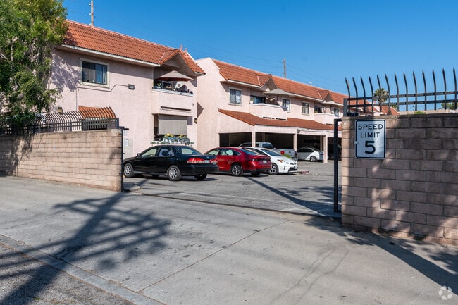 Puerta - Laurel Woods Condominiums