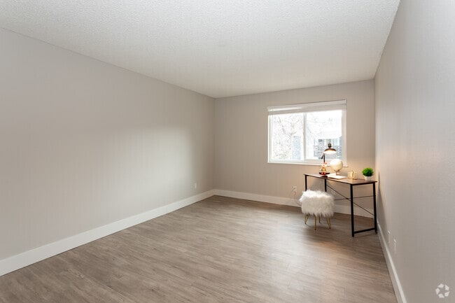 2BR, 1.5BA - 923SF