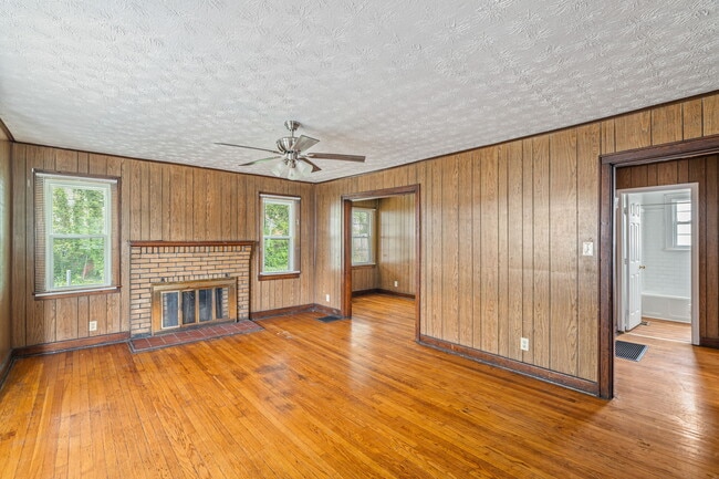 Photo - 1609 Dunbar St