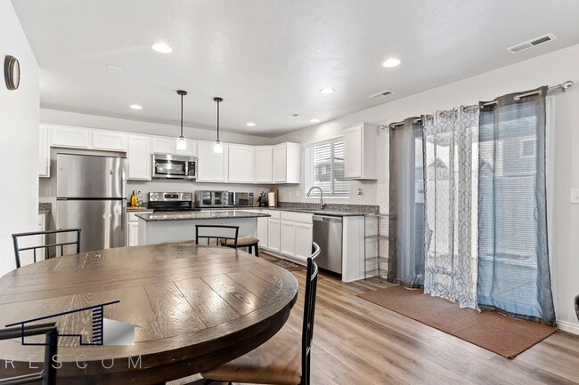 Photo - West Haven Utah 3 Bedroom 2.5 Bathroom Home!