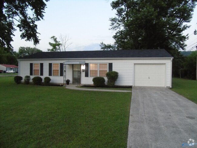 Building Photo - 2008 Dellbrook Dr NE Rental