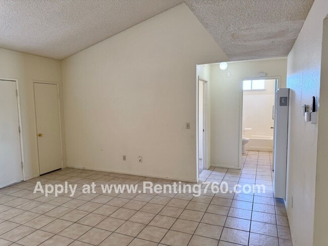 Photo - Spacious 2 Bed 1 Bath Home With Indoor Lau... Unidad B - 5827 Bagley Ave