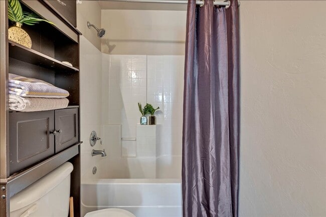 Photo - Adorable Cozy Home in Yukon (Mustang Schools)