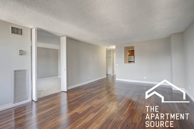 Photo - 100 W Chestnut St Unit 1805