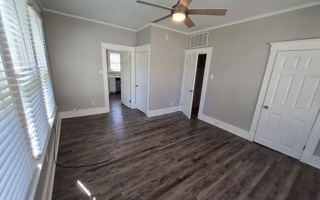 Photo - 668 Stonewall St