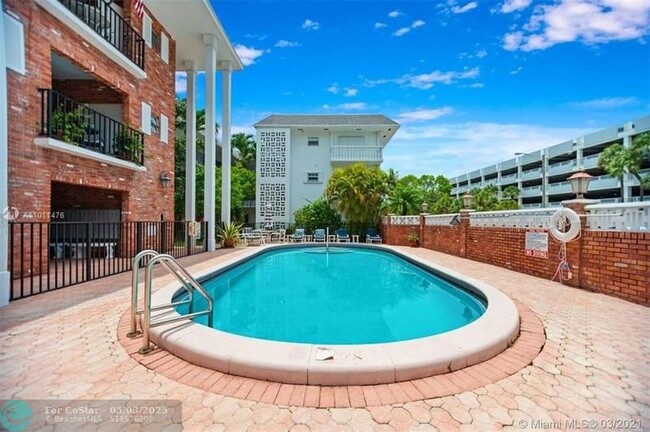 Photo - 2500 NE 9th St Unidad 105 Rental