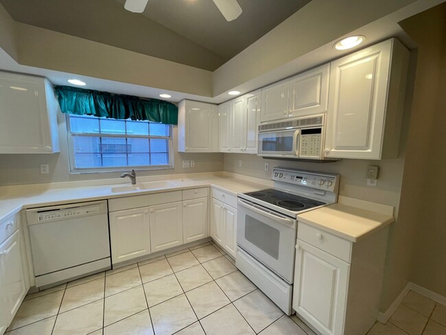 Photo - ANNUAL RENTAL - BERKSHIRE LAKES-MELROSE GARDENS- 3 BED/2 BATH VILLA WITH 2 CAR GARAGE