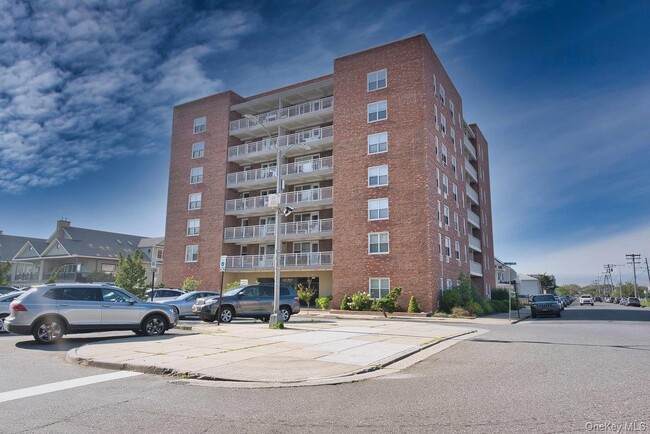 Photo - 855 E Broadway Unit 5B