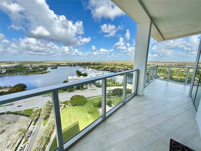 Photo - 2000 Metropica Wy Unit 2003