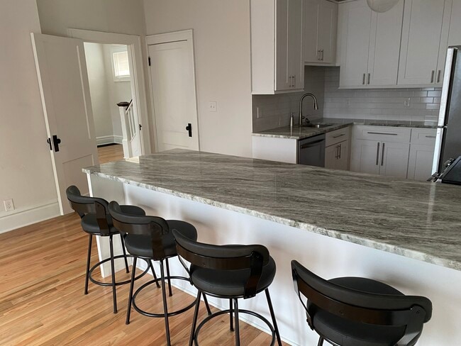 Photo - 1353 E Rich St