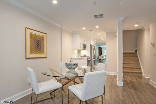 Photo - 141 Riveredge Dr