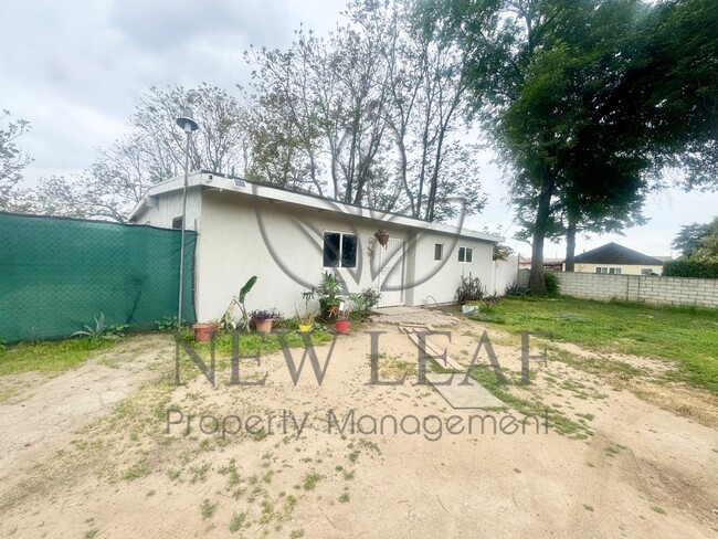 Photo - 15892 Meadowside St House