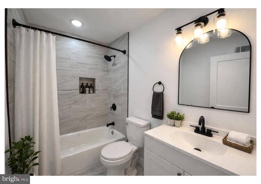 Photo - 1233 W Venango St