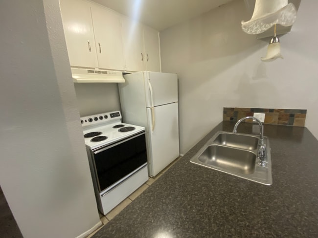 Photo - 1617 S Van Buren St Unit 4