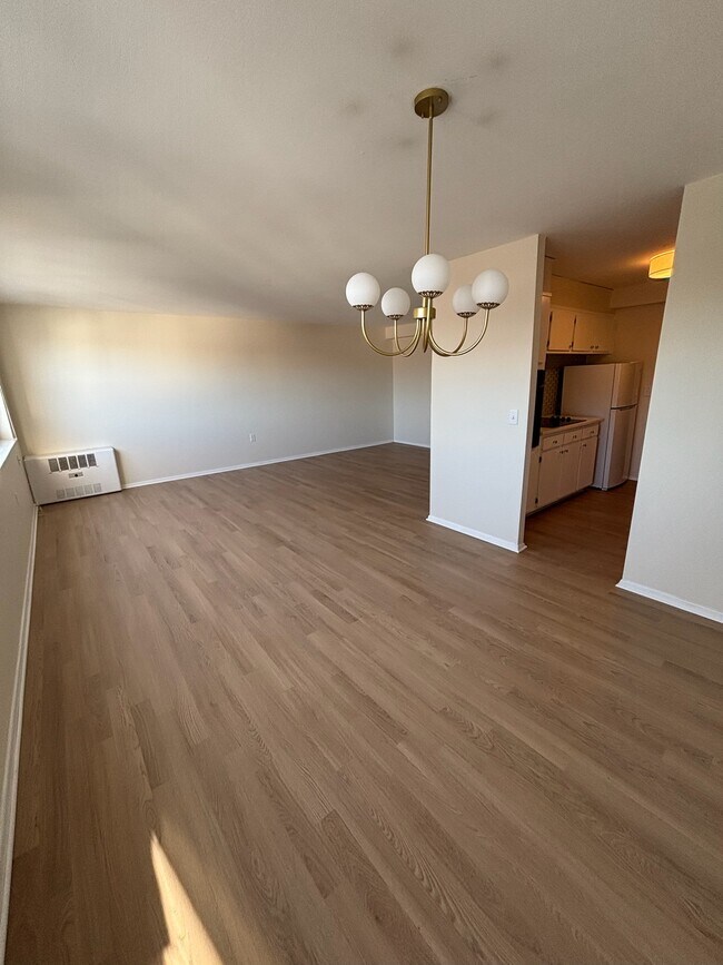 Dining Room looking into living room - 887 Farmington Ave Unit 4-E