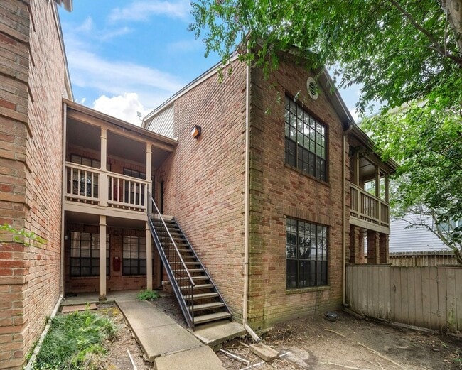 Building Photo - 2255 Braeswood Park Dr Unit 310
