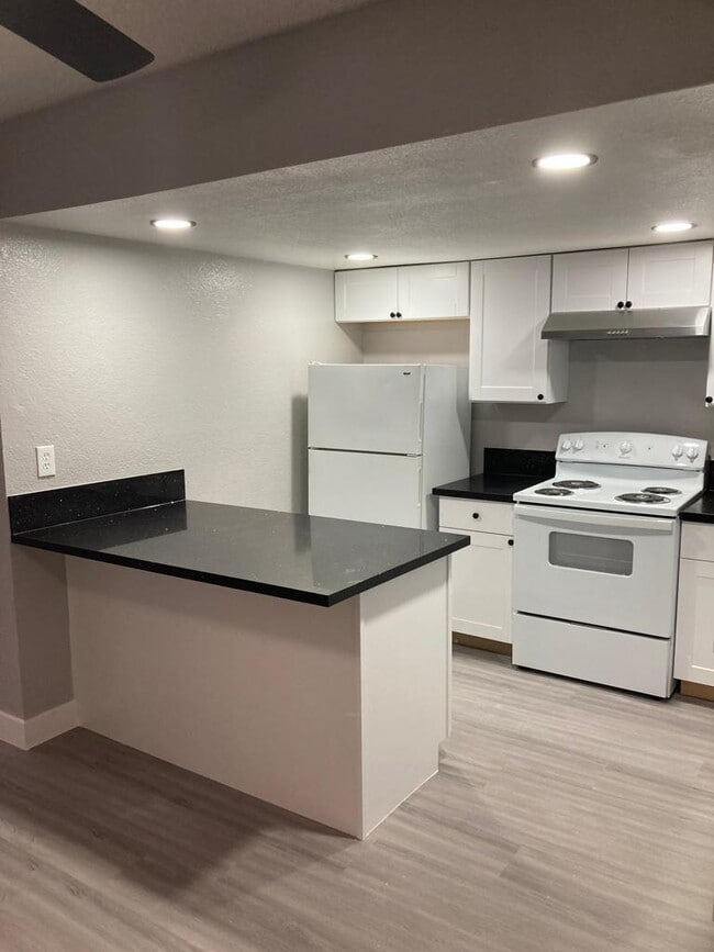 Photo - 5313 W Cheyenne Ave Apartments Unit 4