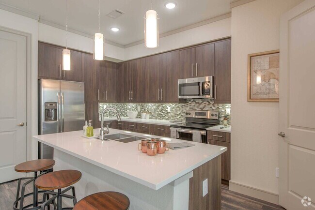 Building Photo - Downtown & $0 Deposits! Unit THD1 Rental