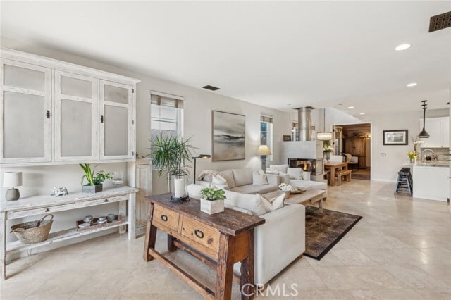 Photo - 610 Marigold Ave