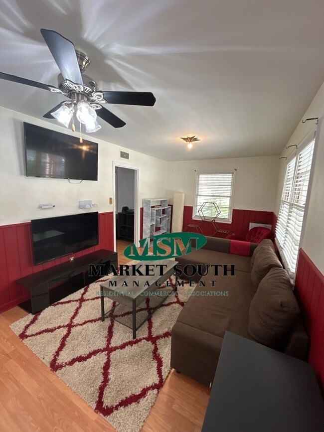 **REDUCED** Fully Furnished Home in Windso... - **REDUCED** Fully Furnished Home in Windso...