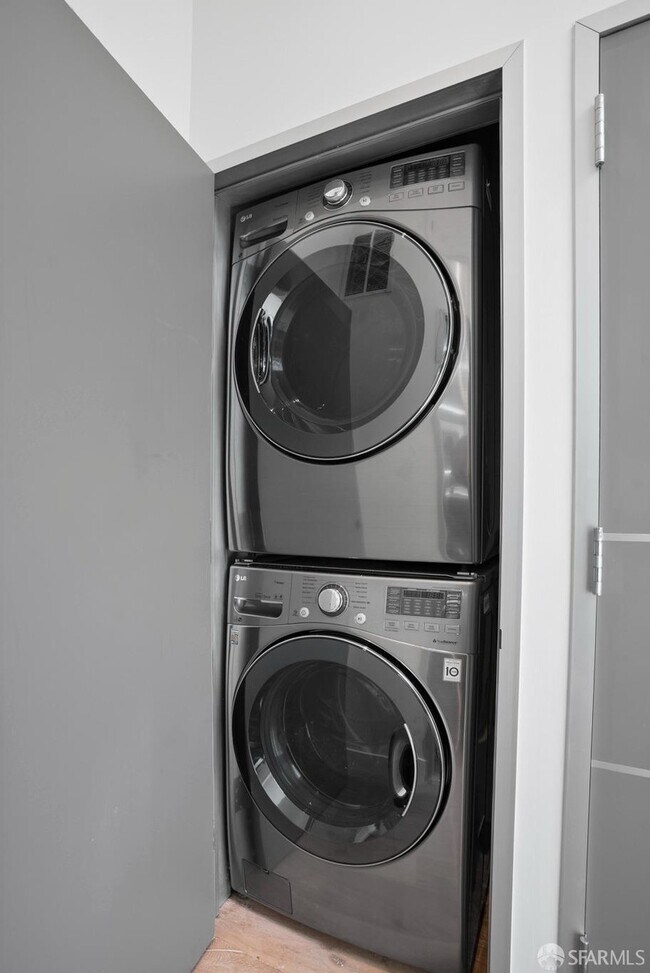 Building Photo - 3483 22nd St Unit 22