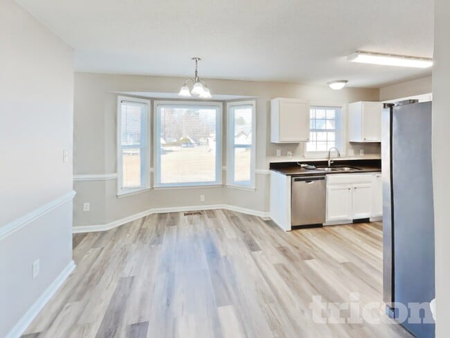 818 Lusterleaf Pl