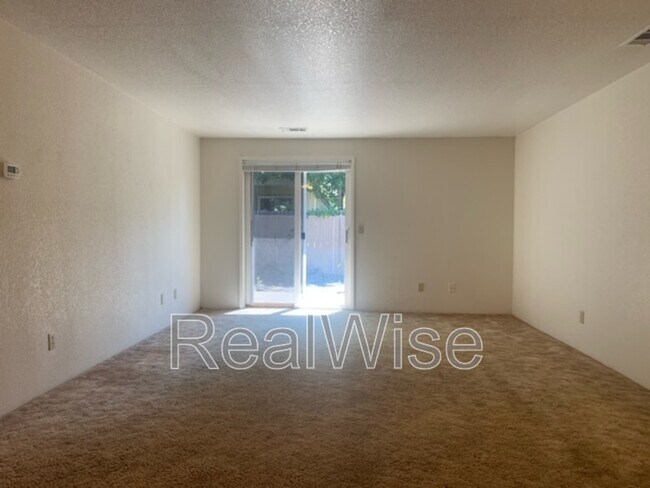 Photo - 1423 SW Kokanee Ln