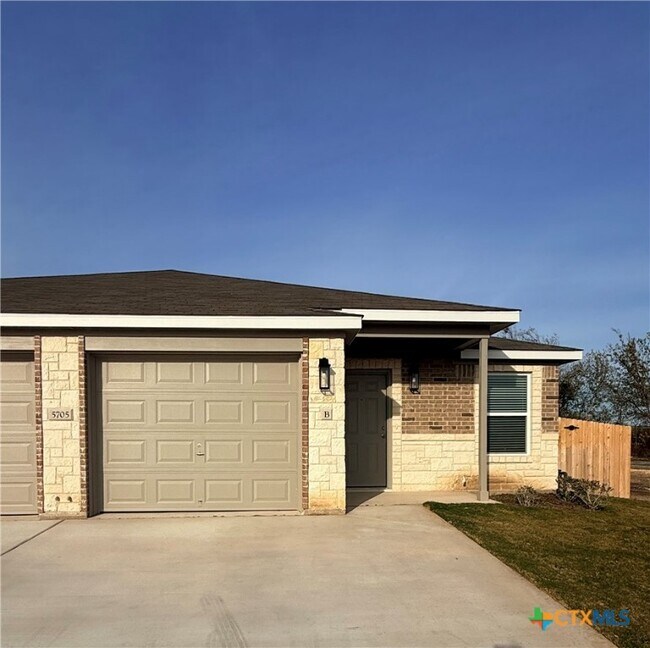 Building Photo - 5705 McGregor Lp