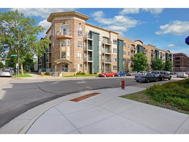 Building Photo - 2600 University Ave SE Unit 418