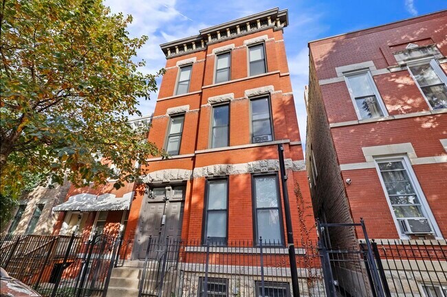 Building Photo - 1822 W Huron St Unit 3F Rental