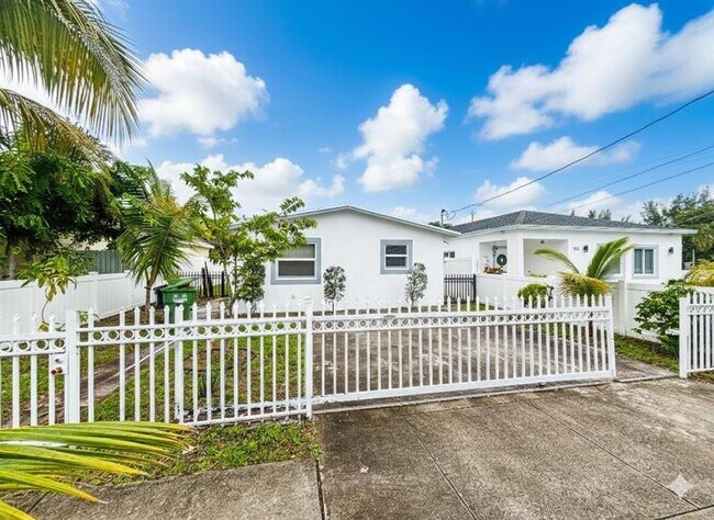 Photo - 749 NW 5th Ct