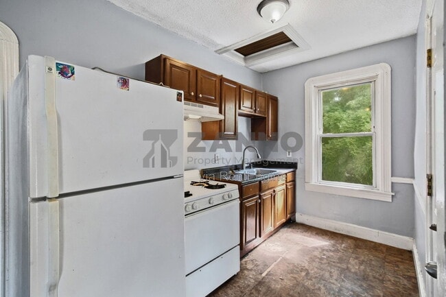 Building Photo - 28 Kimball Ave Unit 3