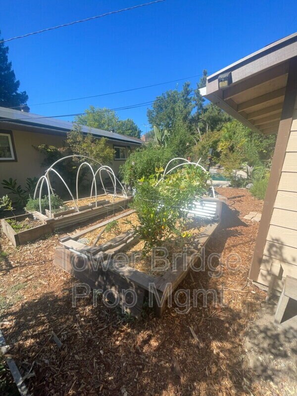 7720 Thunderbird Ct