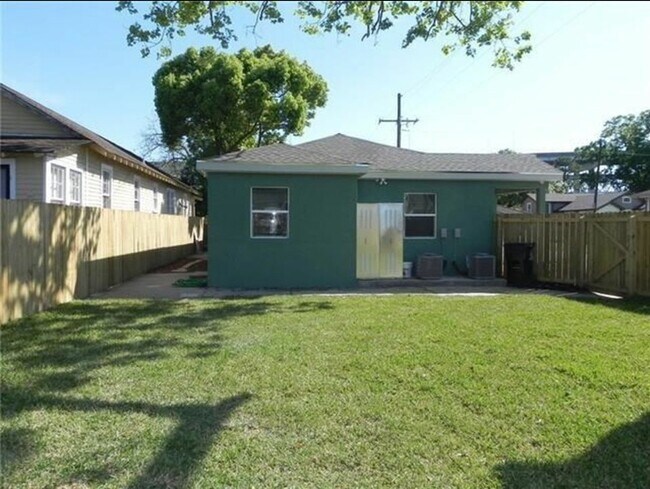 Photo - 700 Majestic Pl